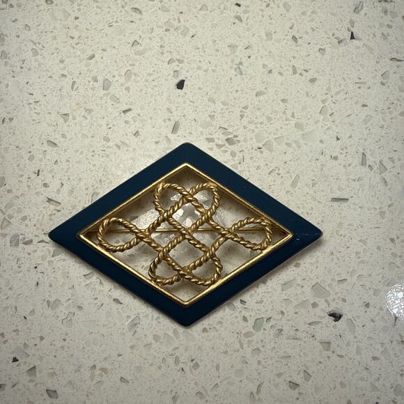 Vintage Monet‎ Goldtone Twisted Rope Blue Enamel Diamond Shape Brooch Pin - Picture 1 of 5
